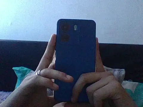 Snapshot of bluc96cm chatting on 10-01-25, 01:39 bluc96cm online show from 10-01-25, 01:39