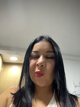 Snapshot of IrisDuvall chatting on 05-12-26, 01:25 IrisDuvall online show from 05-12-26, 01:25