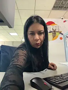 Snapshot of IrisDuvall chatting on 06-11-26, 03:54 IrisDuvall online show from 06-11-26, 03:54