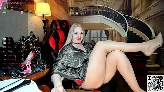 Nina Devillle online show from 04-11-26, 11:53