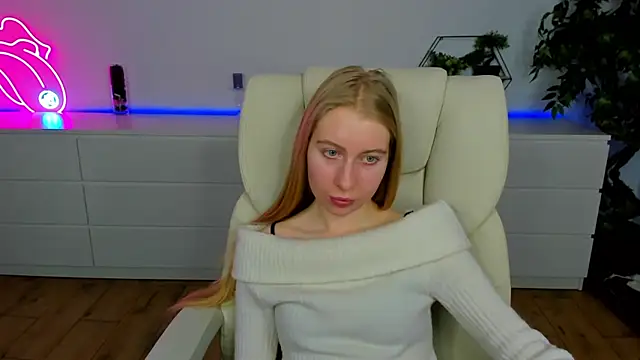 Alina Blonde online show from 02-15-26, 08:24