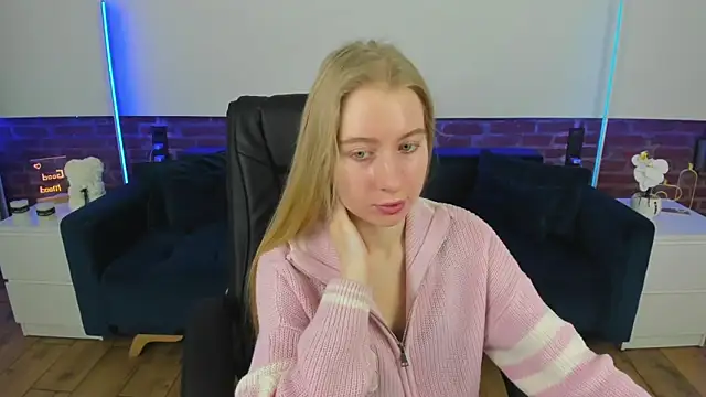 Alina Blonde online show from 02-16-26, 06:42
