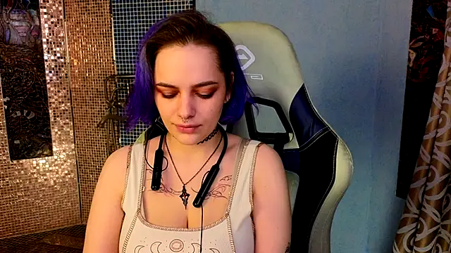 Snapshot of Eniferi chatting on 11-30-25, 01:04 Eniferi online show from 11-30-25, 01:04