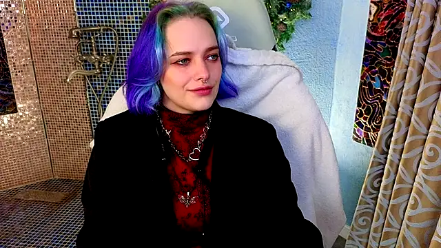 Snapshot of Eniferi chatting on 12-14-25, 09:08 Eniferi online show from 12-14-25, 09:08