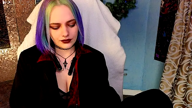 Snapshot of Eniferi chatting on 12-23-25, 08:45 Eniferi online show from 12-23-25, 08:45