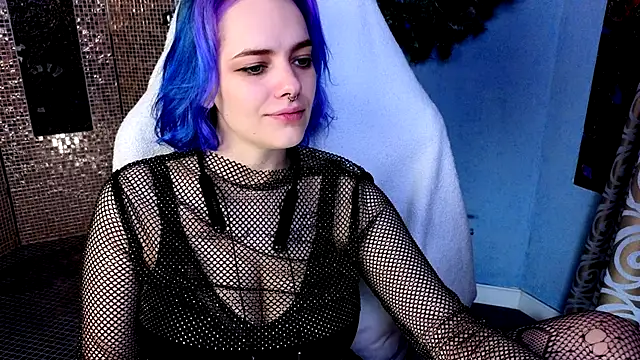 Snapshot of Eniferi chatting on 01-13-26, 01:44 Eniferi online show from 01-13-26, 01:44