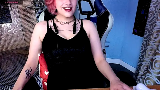 Snapshot of Eniferi chatting on 02-19-26, 06:15 Eniferi online show from 02-19-26, 06:15