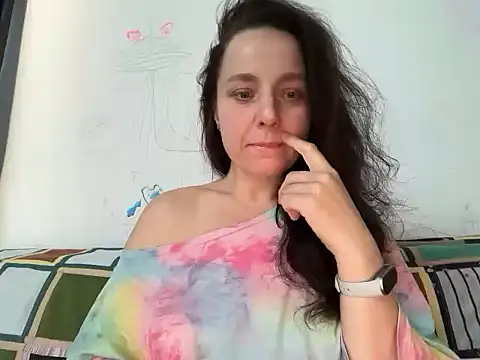 Snapshot of Kalmiraa chatting on 07-18-26, 04:27 Kalmiraa online show from 07-18-26, 04:27