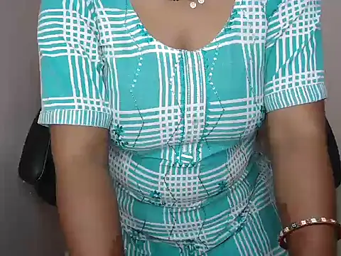 Snapshot of bold_naina chatting on 10-17-25, 03:42 bold naina online show from 10-17-25, 03:42