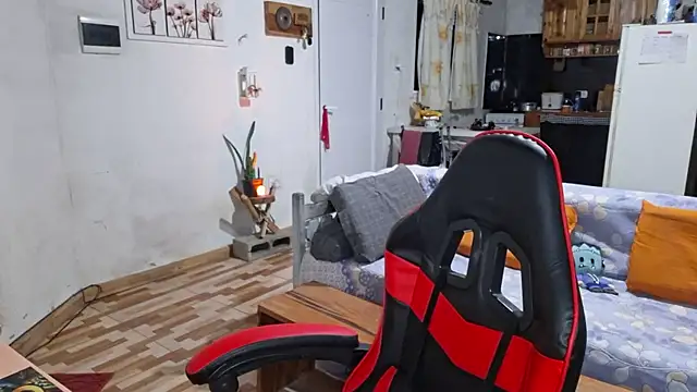 Snapshot of ObeyLust chatting on 12-22-25, 03:58 ObeyLust online show from 12-22-25, 03:58