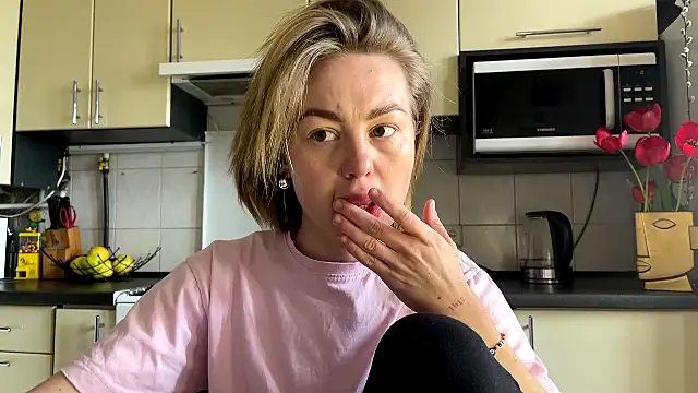 MartaLuna  online show from 04-18-26, 09:46