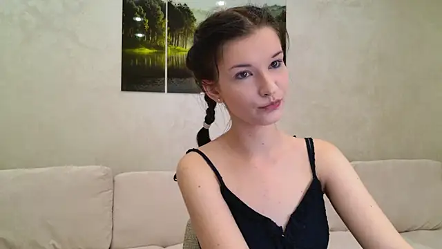 Snapshot of sweet_strawber chatting on 09-14-25, 08:19 sweet strawber online show from 09-14-25, 08:19