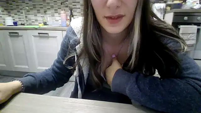 Snapshot of Camaleontica chatting on 10-16-25, 08:10 Camaleontica online show from 10-16-25, 08:10