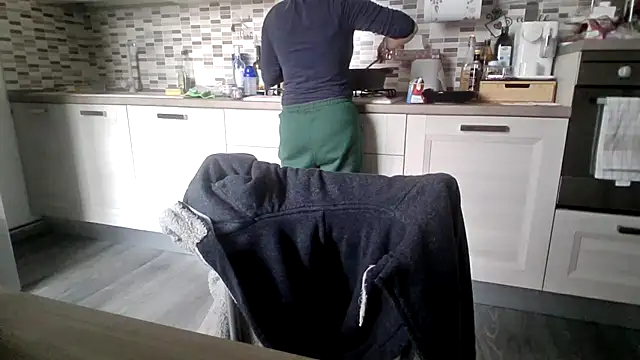 Snapshot of Camaleontica chatting on 10-31-25, 11:11 Camaleontica online show from 10-31-25, 11:11