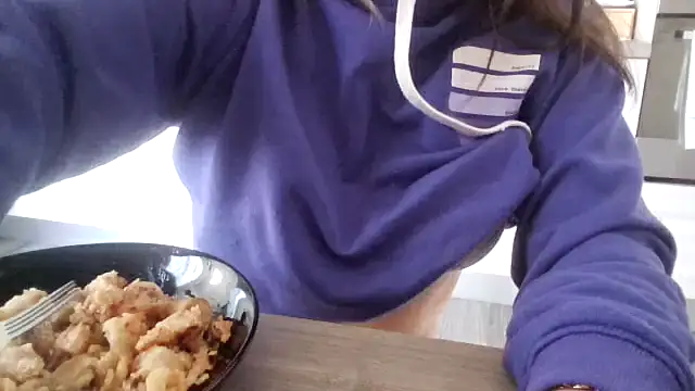 Snapshot of Camaleontica chatting on 11-04-25, 12:48 Camaleontica online show from 11-04-25, 12:48