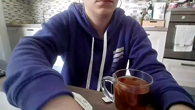 Snapshot of Camaleontica chatting on 11-06-25, 11:33 Camaleontica online show from 11-06-25, 11:33