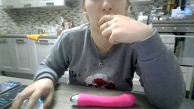 Snapshot of Camaleontica chatting on 12-16-25, 10:48 Camaleontica online show from 12-16-25, 10:48