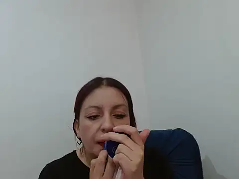 helenn653342 online show from 10-07-25, 04:48
