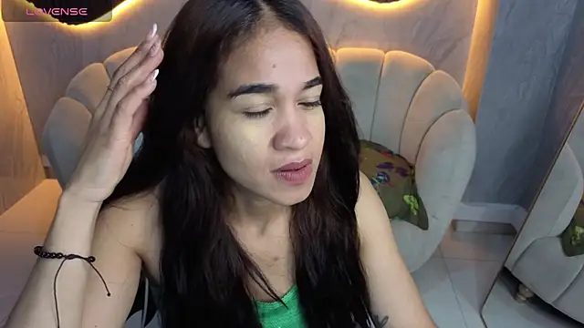 Snapshot of Maia_Tx chatting on 09-27-25, 12:43 Maia Tx online show from 09-27-25, 12:43