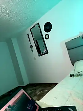 Snapshot of NaytonFreeman chatting on 10-24-25, 11:45 NaytonFreeman online show from 10-24-25, 11:45