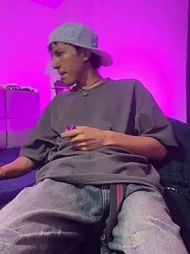 Snapshot of NaytonFreeman chatting on 11-06-25, 11:33 NaytonFreeman online show from 11-06-25, 11:33