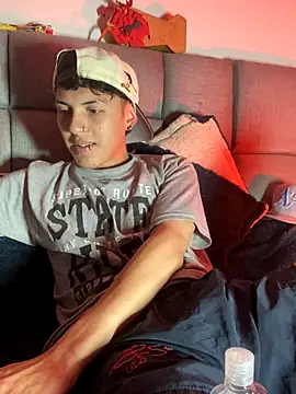 Snapshot of NaytonFreeman chatting on 12-15-25, 11:25 NaytonFreeman online show from 12-15-25, 11:25