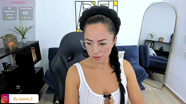 Snapshot of Lyliboomm chatting on 09-21-25, 12:23 Lyliboomm online show from 09-21-25, 12:23