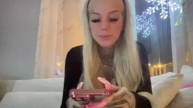 Snapshot of paulinaalatalo chatting on 12-19-25, 08:27 paulinaalatalo online show from 12-19-25, 08:27