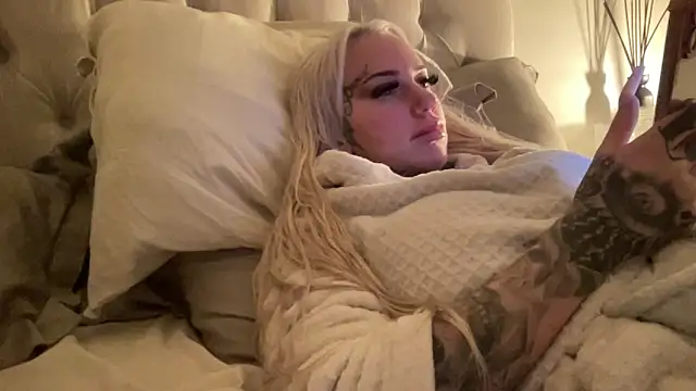 Snapshot of paulinaalatalo chatting on 03-12-26, 07:42 paulinaalatalo online show from 03-12-26, 07:42