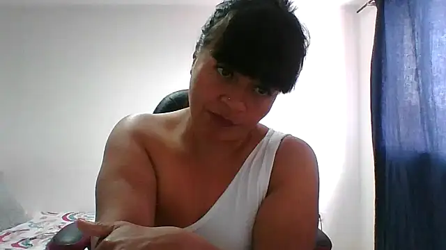 Snapshot of adri89-g chatting on 02-02-26, 01:43 adri89-g online show from 02-02-26, 01:43