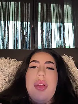 Snapshot of Andrestarr chatting on 07-19-26, 02:21 Andrestarr online show from 07-19-26, 02:21