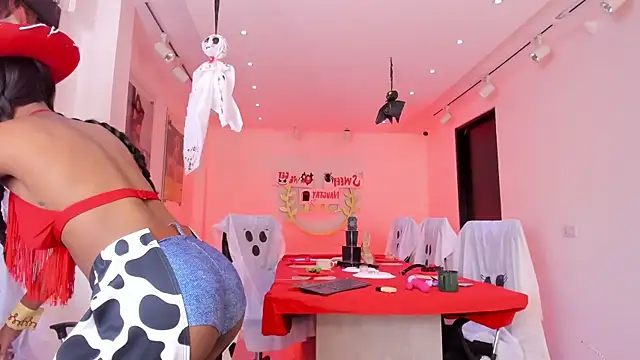 AishaValcazar online show from 10-30-25, 12:12