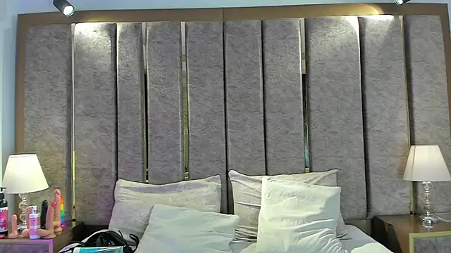 AishaValcazar online show from 04-15-26, 03:46