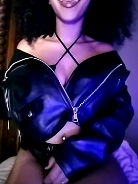 Snapshot of morena_925 chatting on 09-22-25, 10:12 morena 925 online show from 09-22-25, 10:12