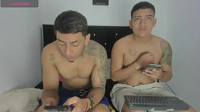 Snapshot of maykel_and_mike chatting on 11-15-25, 10:12 maykel and mike online show from 11-15-25, 10:12