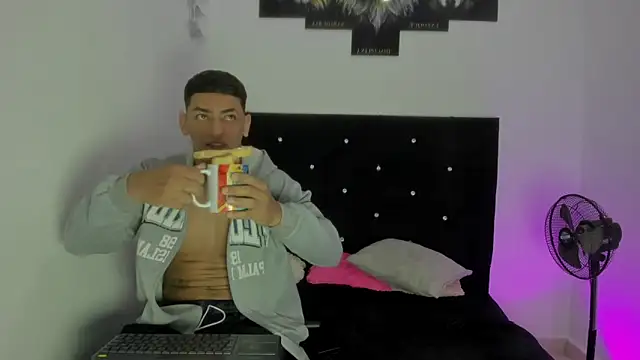 Snapshot of maykel_and_mike chatting on 11-27-25, 09:44 maykel and mike online show from 11-27-25, 09:44