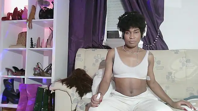 Snapshot of Afrikaisy_big21dx chatting on 12-17-25, 09:43 Afrikaisy big21dx online show from 12-17-25, 09:43