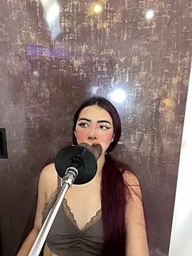 Snapshot of cherry_skinny_ chatting on 12-14-25, 04:07 cherry skinny online show from 12-14-25, 04:07