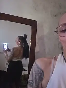 Snapshot of jasonee13 chatting on 05-24-26, 02:00 jasonee13 online show from 05-24-26, 02:00