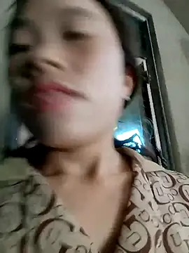 Snapshot of lyuyenkk chatting on 10-18-25, 07:42 lyuyenkk online show from 10-18-25, 07:42