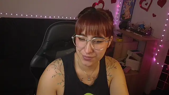 Snapshot of Miacatsito3 chatting on 05-26-26, 04:08 Miacatsito3 online show from 05-26-26, 04:08