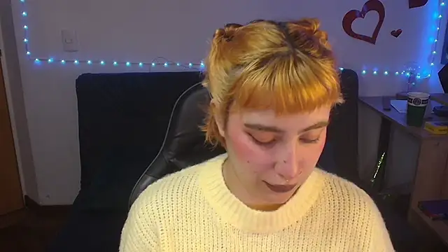 Snapshot of Miacatsito3 chatting on 06-24-26, 02:43 Miacatsito3 online show from 06-24-26, 02:43