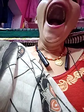 Snapshot of AnjaliKapoor chatting on 10-24-25, 12:45 AnjaliKapoor online show from 10-24-25, 12:45