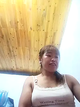 Snapshot of Vuong_x chatting on 09-30-25, 06:18 Vuong x online show from 09-30-25, 06:18