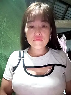 Snapshot of Vuong_x chatting on 10-02-25, 08:16 Vuong x online show from 10-02-25, 08:16