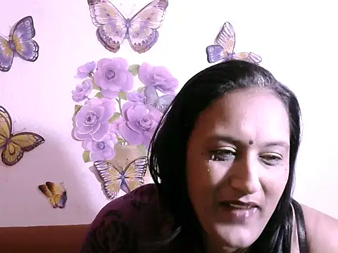 Indiansexyboobs18 online show from 09-18-25, 07:32