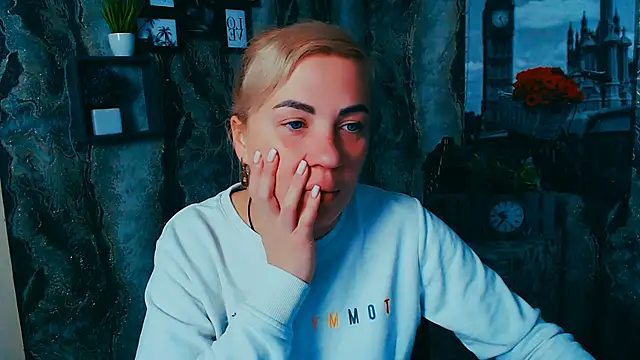 EmmaCat  online show from 11-29-25, 05:32