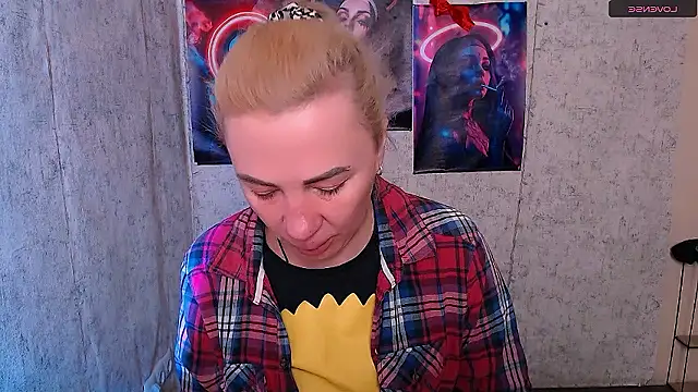 EmmaCat  online show from 01-13-26, 05:24