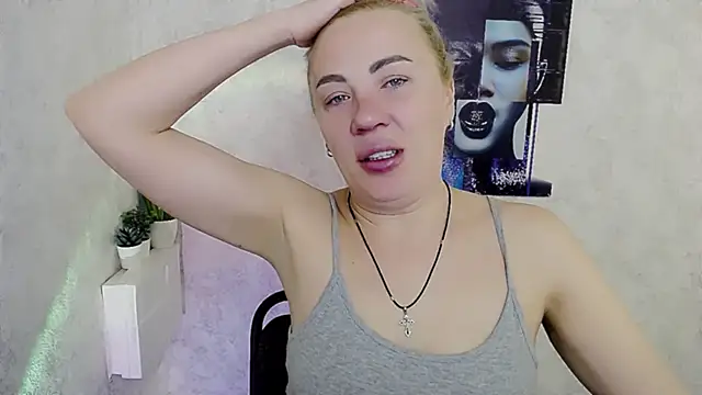 EmmaCat  online show from 02-10-26, 06:17