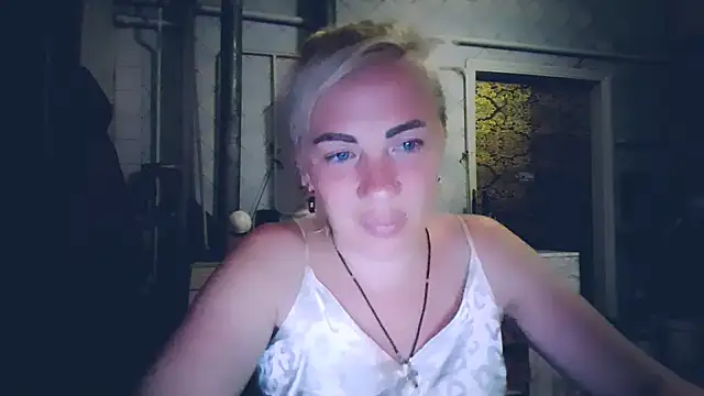 EmmaCat  online show from 05-25-26, 06:47